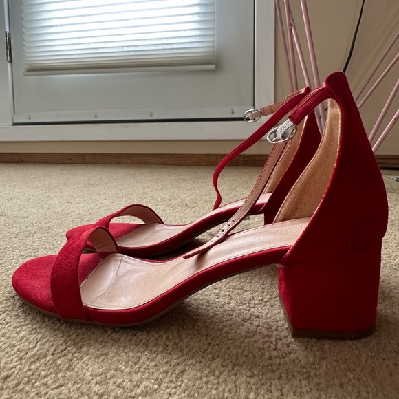 Red block heels with strap - Picture 2 of 3